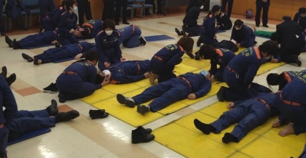 心肺蘇生法とAEDの応急救護訓練