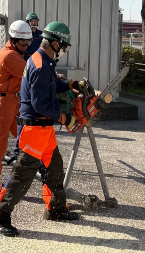 チェーンソーや救助器具を使った救助訓練